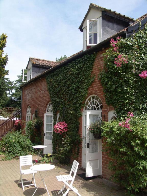 Ravenwood Hall Hotel Bury St. Edmunds Exterior foto